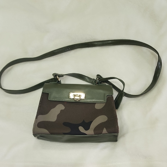 Chisiy 🦆 Camouflage Camo Green Crossbody Bag 🦌 - Picture 1 of 9
